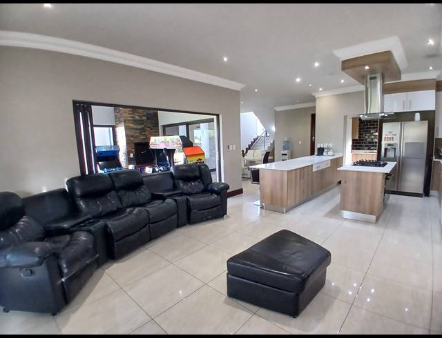 4 BEDROOM GOLF ESTATE FOR SALE IN BLUE VALLEY GOLF ESTATE